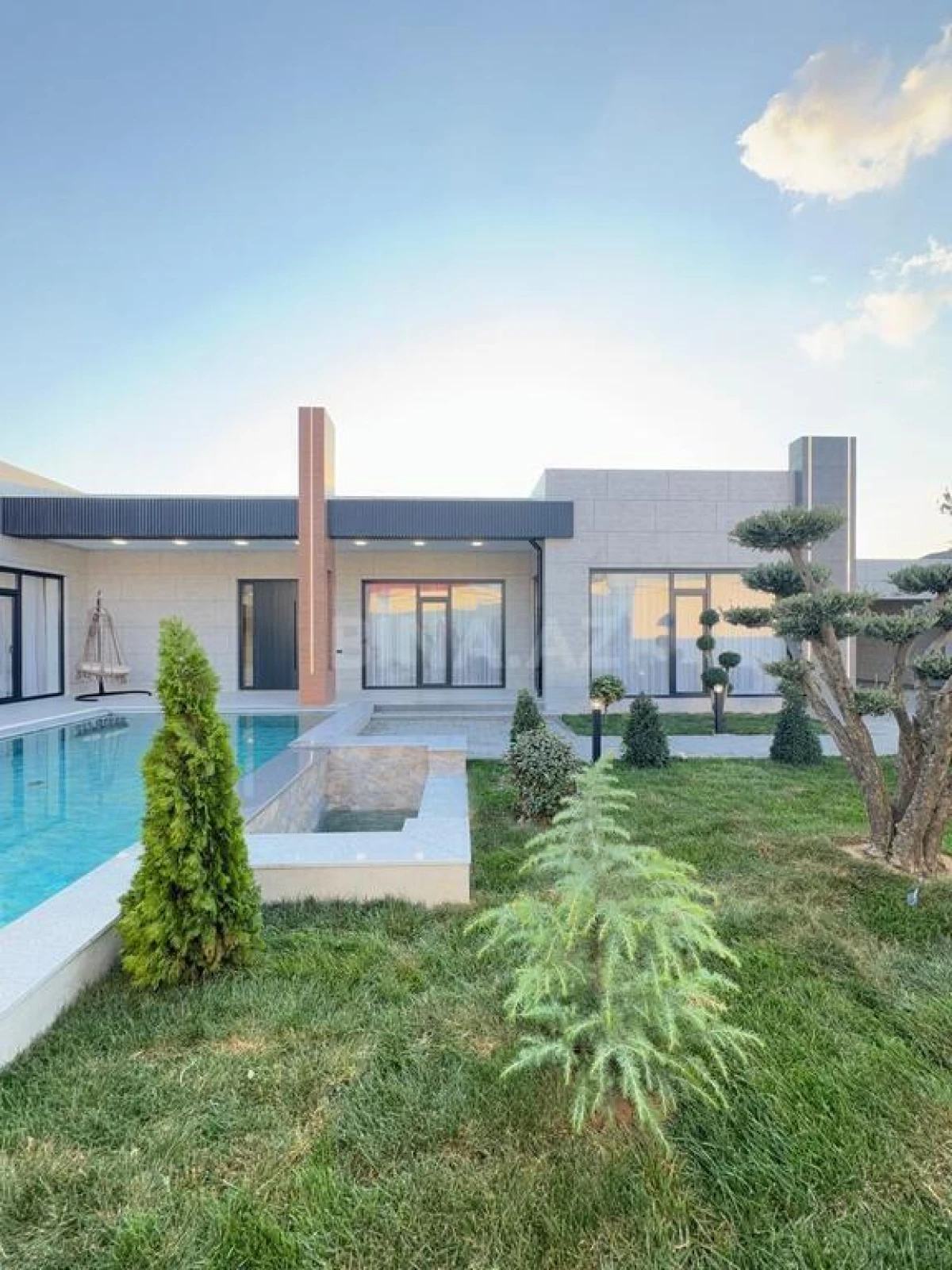 Satılır 6 otaqlı həyət evi 280 m²