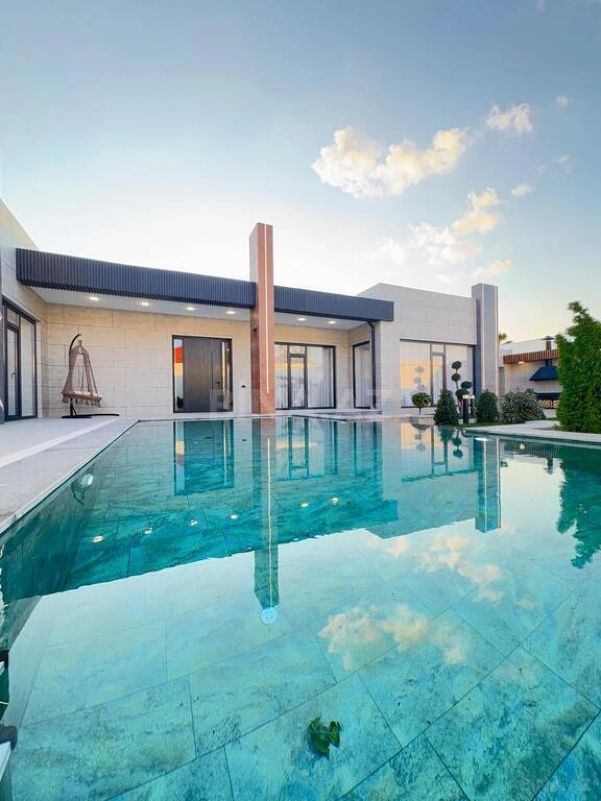 Satılır 6 otaqlı həyət evi 280 m²