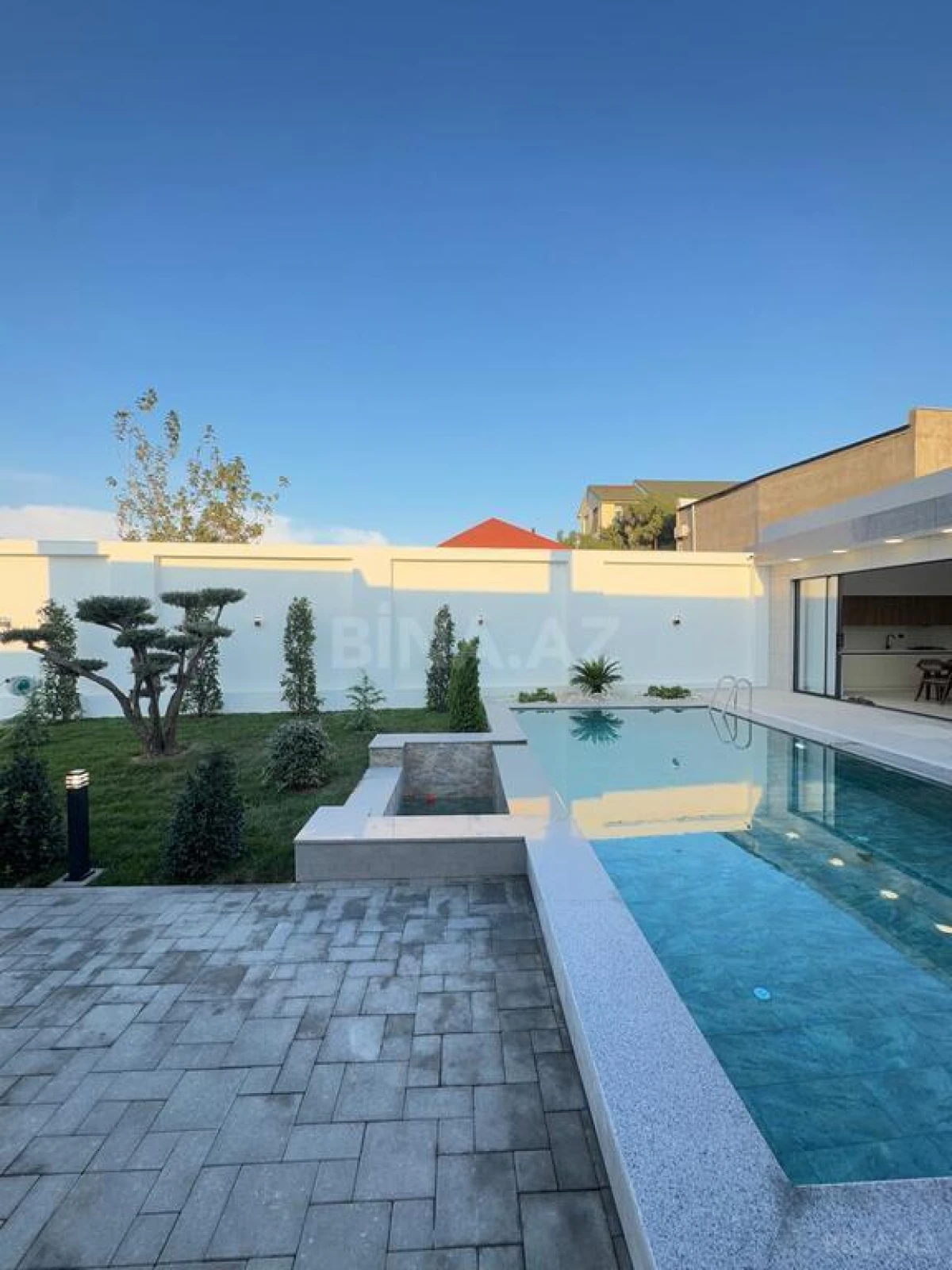 Satılır 6 otaqlı həyət evi 280 m²