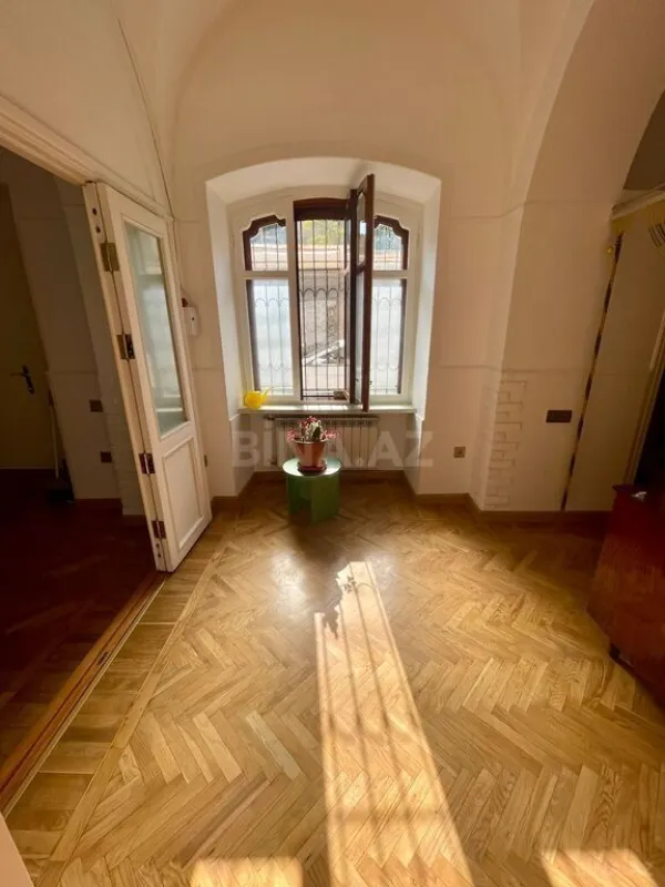 Kirayə verilir 5 otaqlı ofis 110 m²