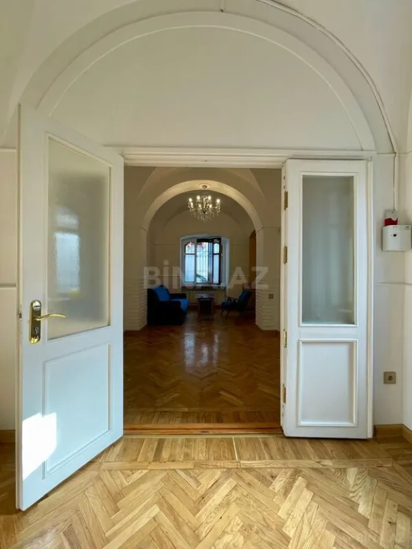 Kirayə verilir 5 otaqlı ofis 110 m²