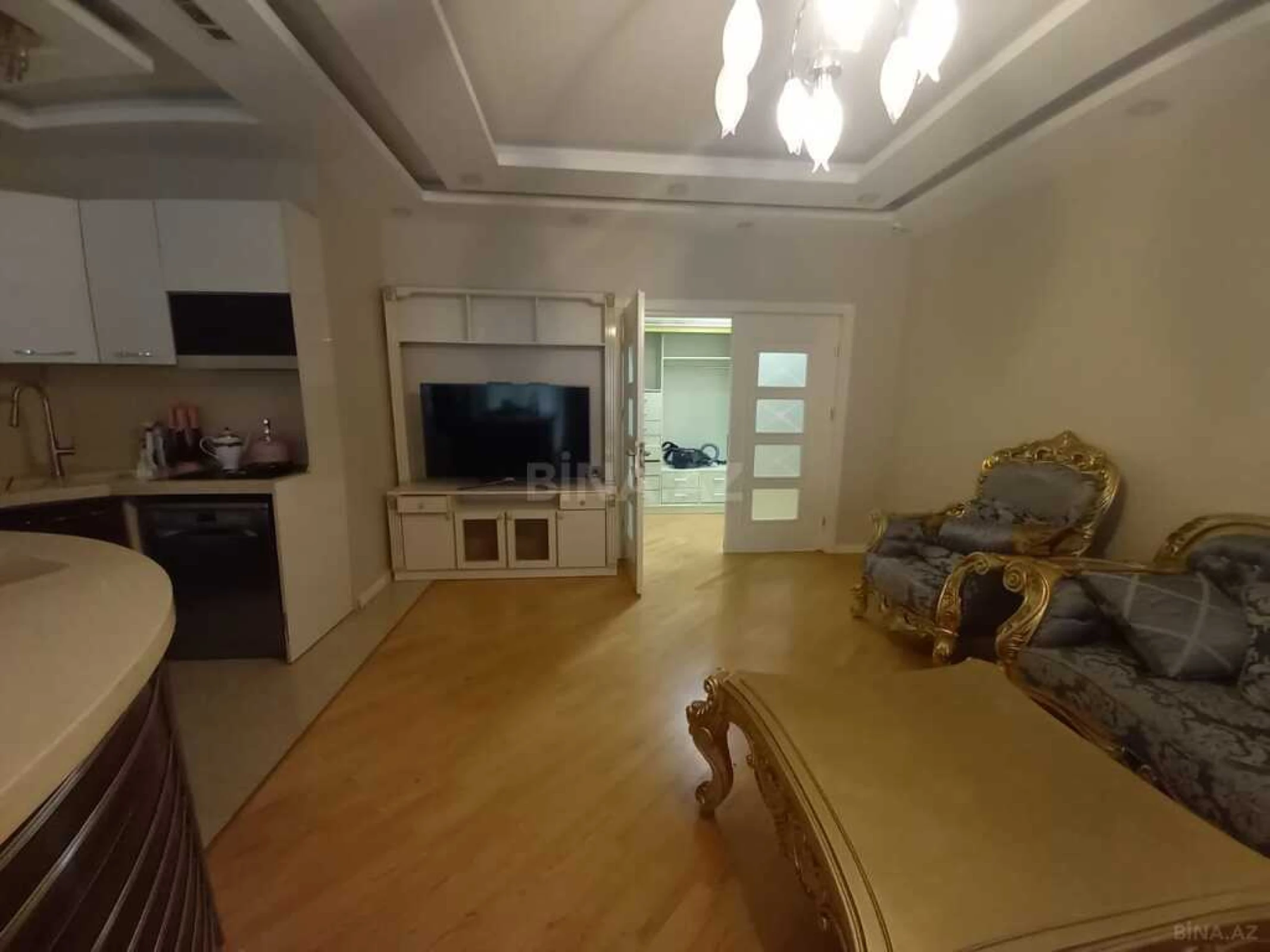 Kirayə verilir 3 otaqlı mənzil 120 m²