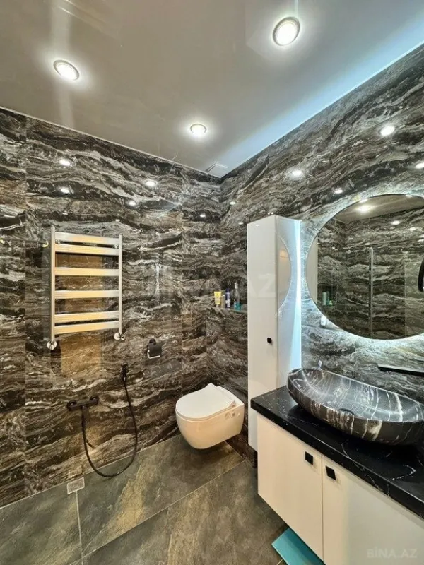 Satılır 4 otaqlı mənzil 178 m²