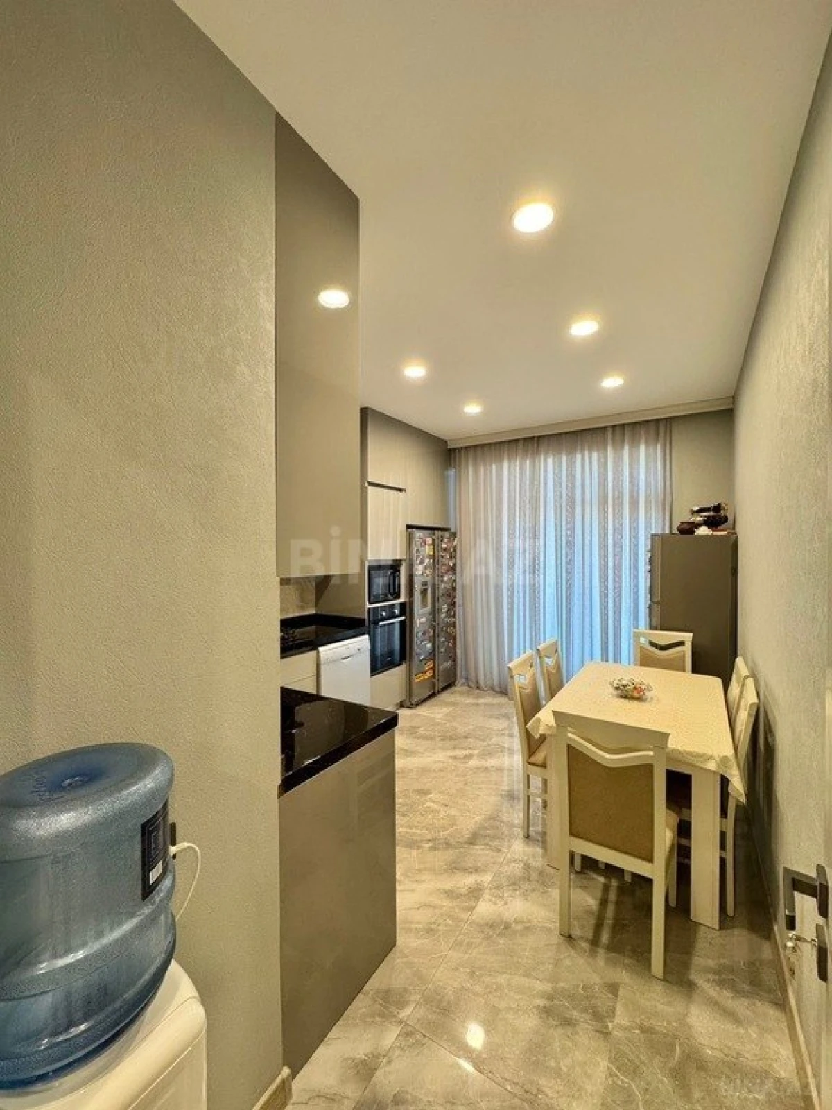 Satılır 4 otaqlı mənzil 178 m²