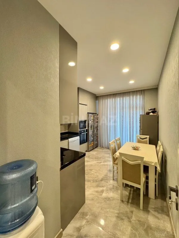 Satılır 4 otaqlı mənzil 178 m²