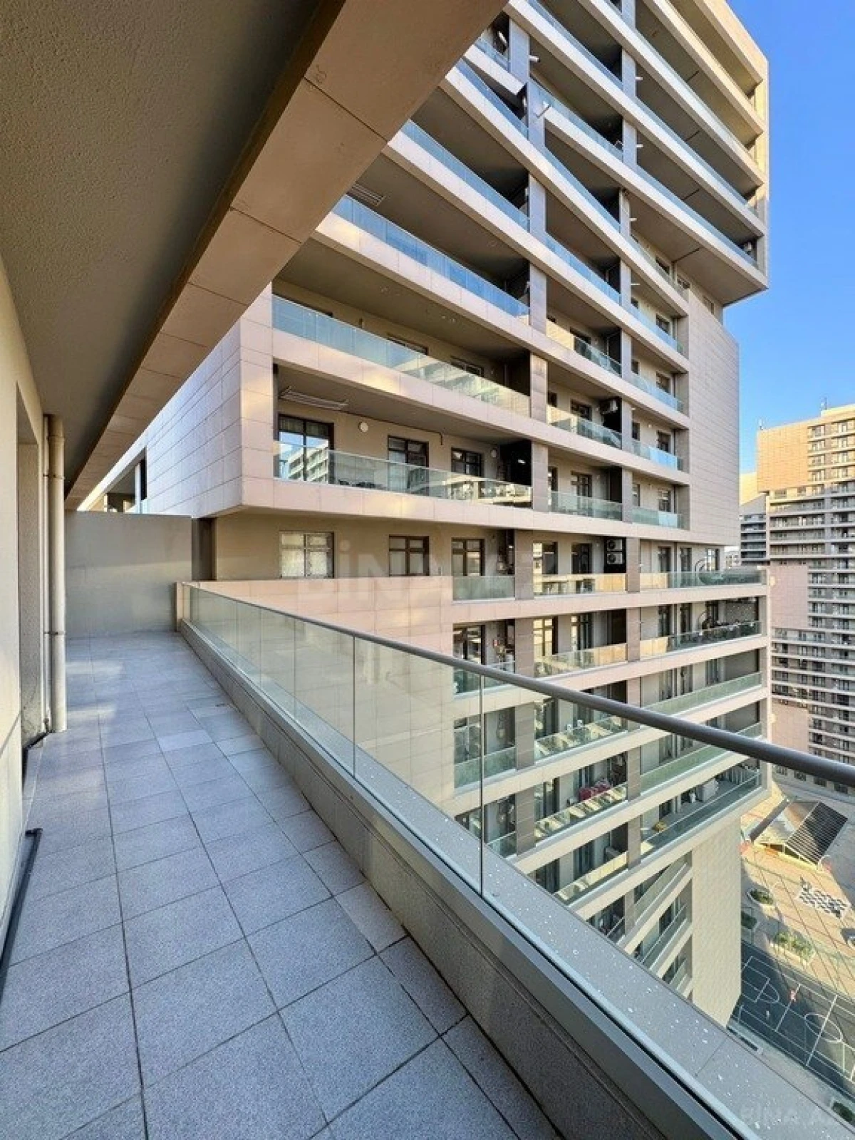 Satılır 4 otaqlı mənzil 178 m²