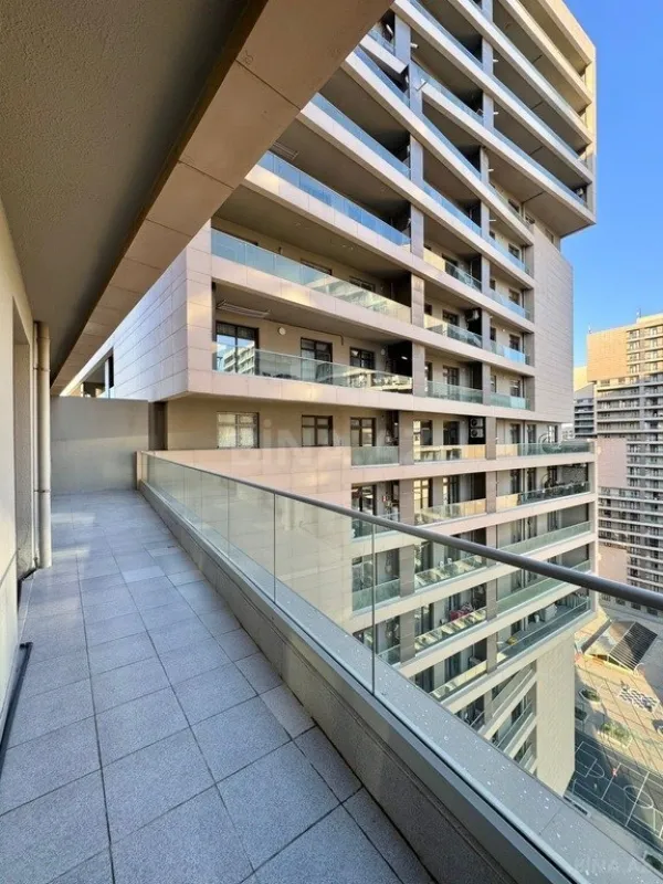 Satılır 4 otaqlı mənzil 178 m²