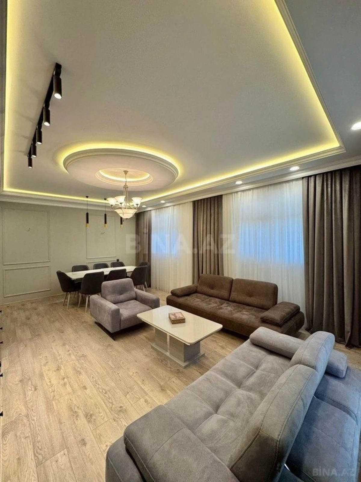 Satılır 4 otaqlı mənzil 178 m²