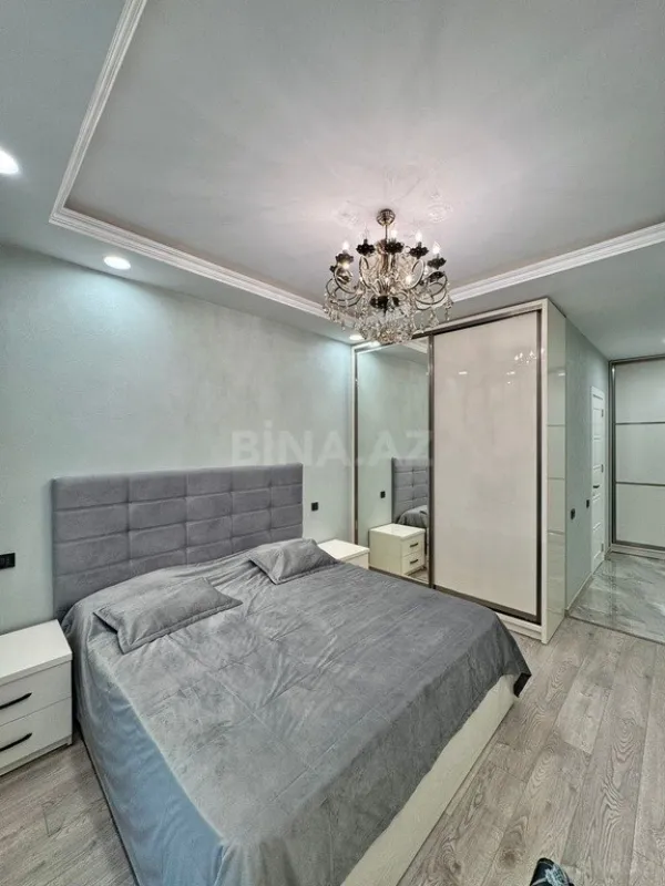 Satılır 4 otaqlı mənzil 178 m²