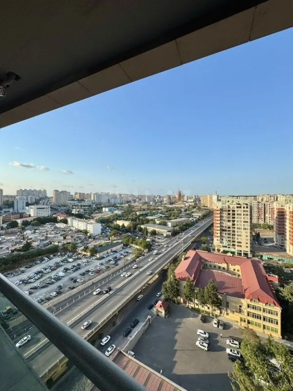 Satılır 4 otaqlı mənzil 178 m²