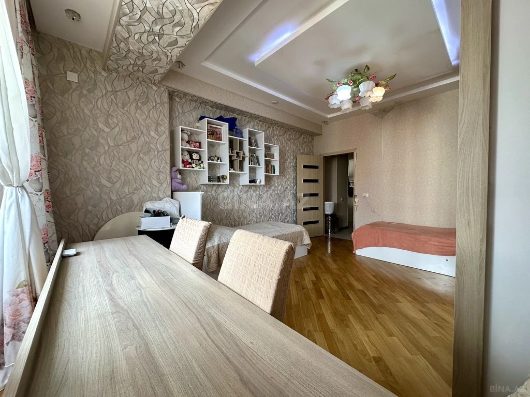 Satılır 4 otaqlı mənzil 120 m²