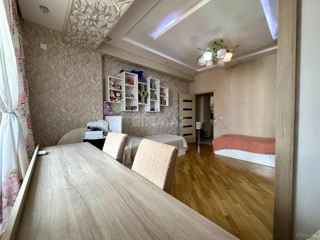 Satılır 4 otaqlı mənzil 120 m²