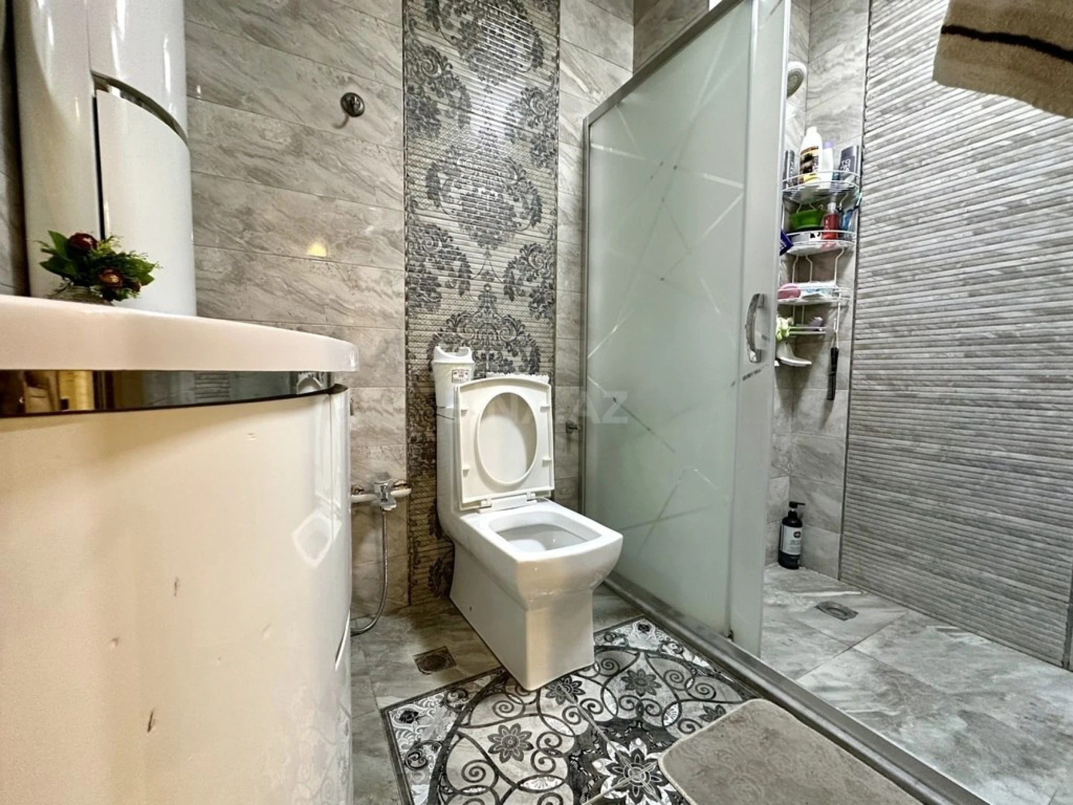 Satılır 4 otaqlı mənzil 120 m²