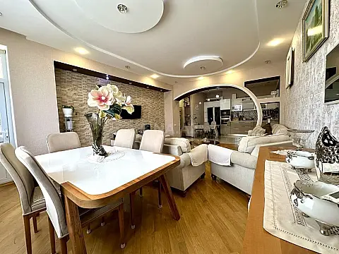 Satılır 4 otaqlı mənzil 120 m²