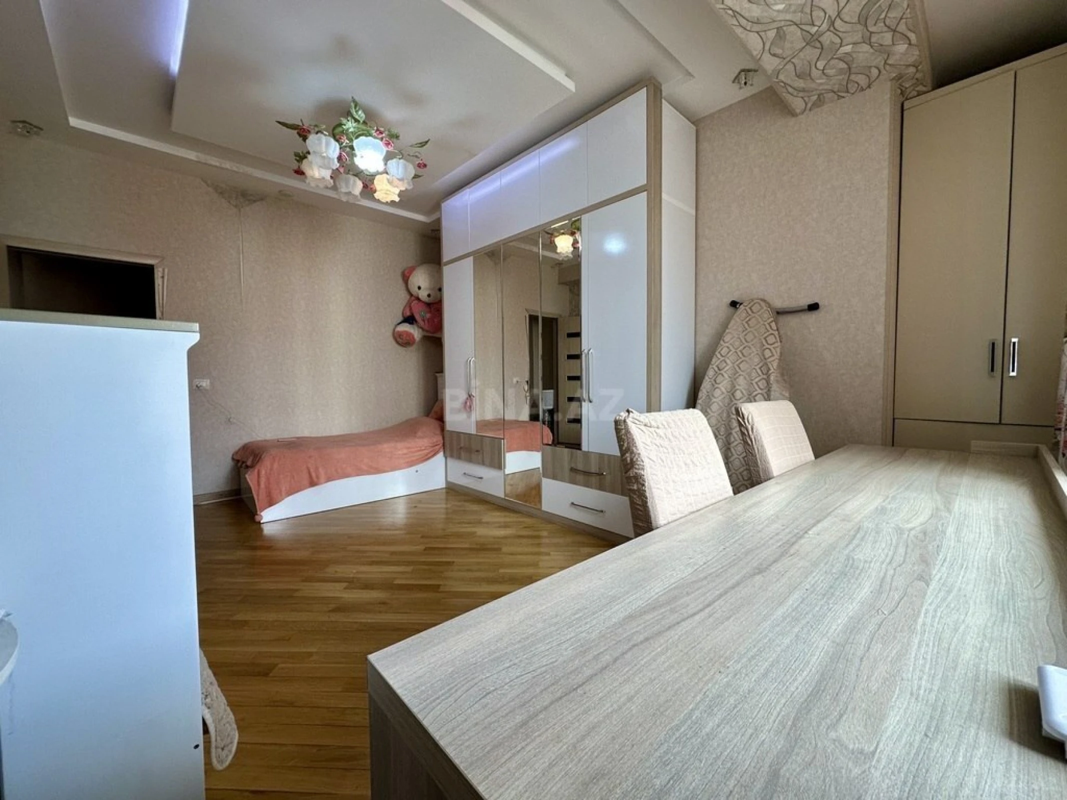 Satılır 4 otaqlı mənzil 120 m²