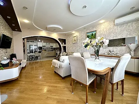 Satılır 4 otaqlı mənzil 120 m²