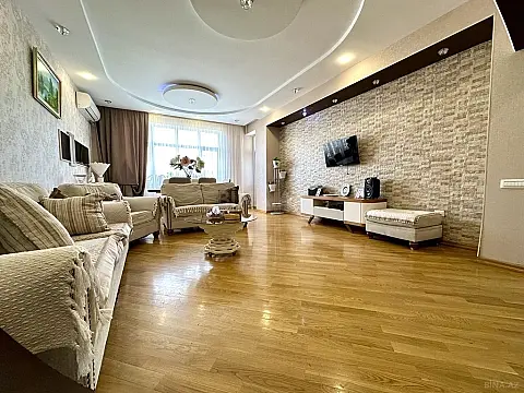 Satılır 4 otaqlı mənzil 120 m²