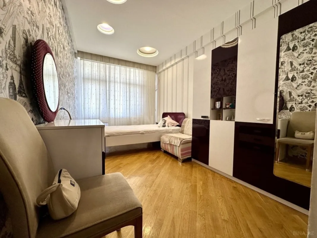 Satılır 4 otaqlı mənzil 120 m²