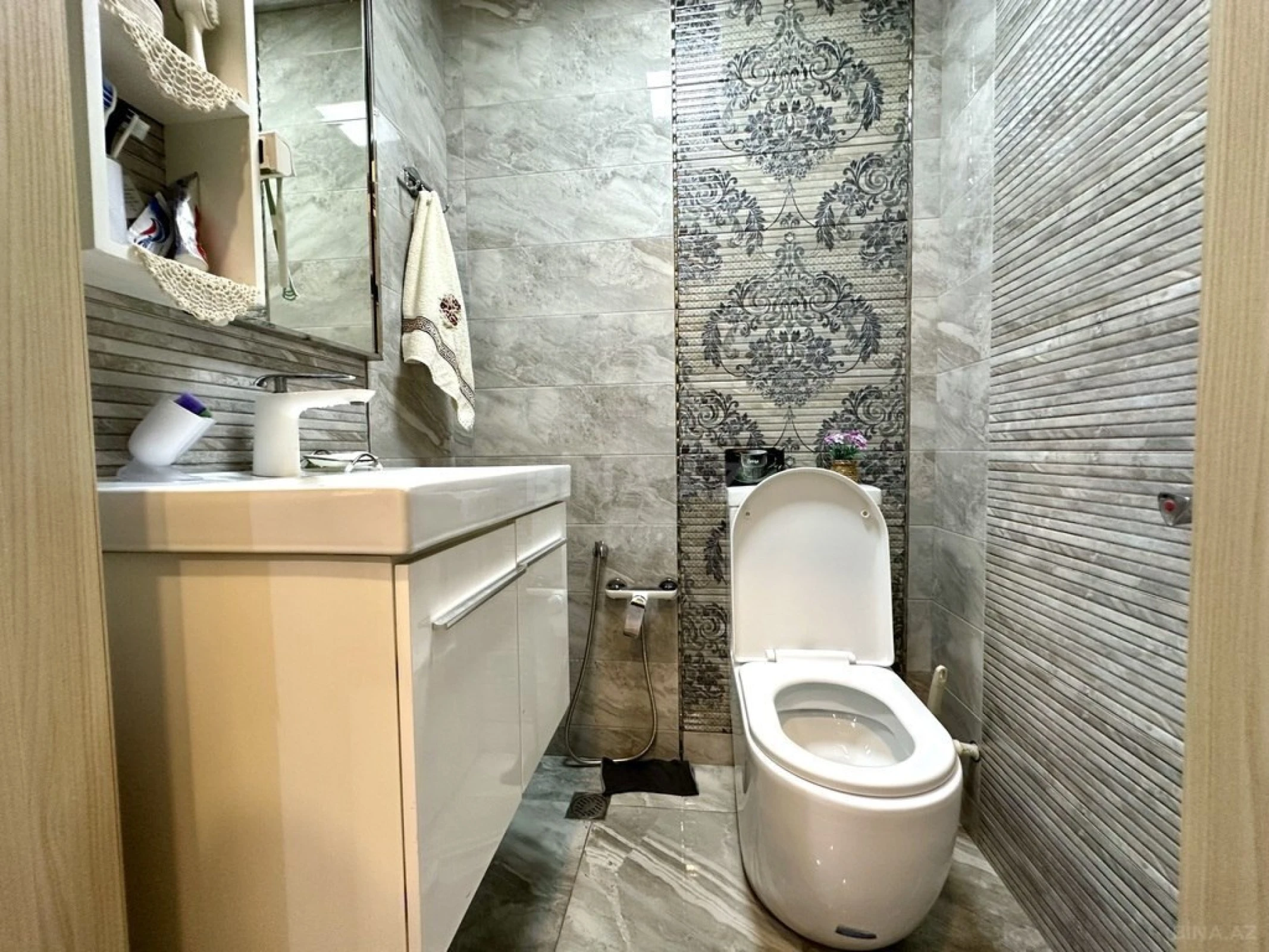 Satılır 4 otaqlı mənzil 120 m²