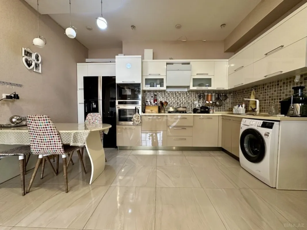 Satılır 4 otaqlı mənzil 120 m²
