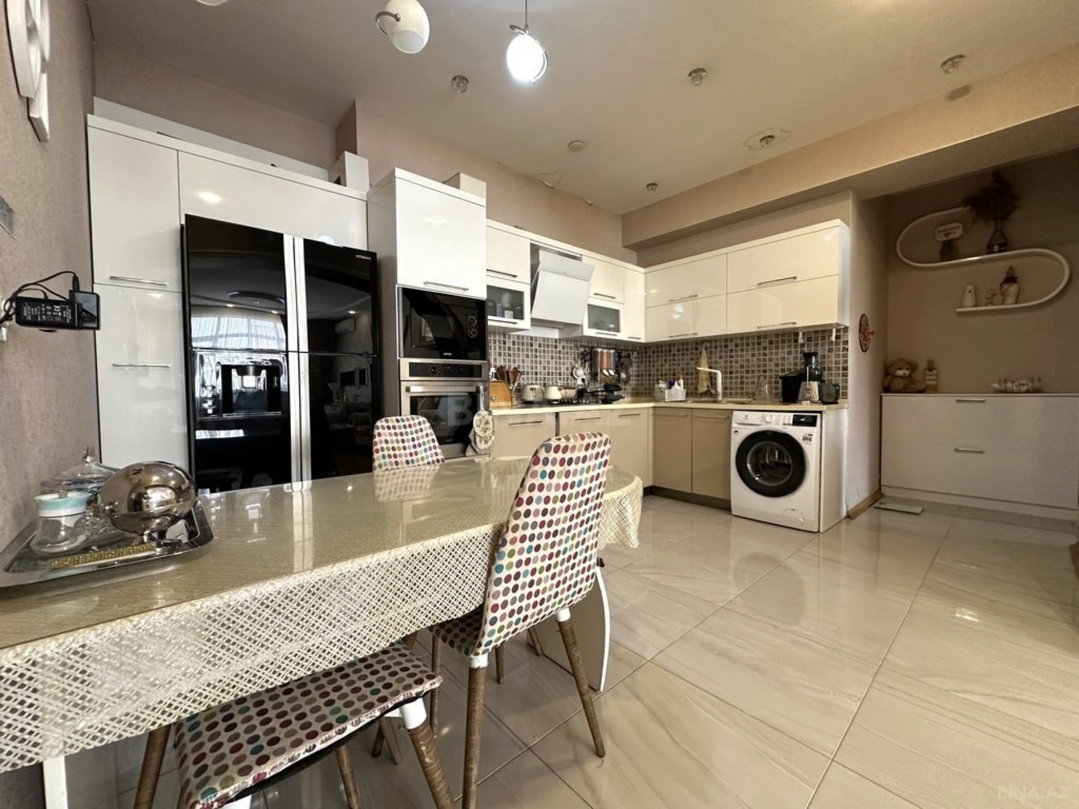 Satılır 4 otaqlı mənzil 120 m²