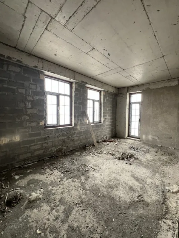 Satılır 4 otaqlı mənzil 161 m²