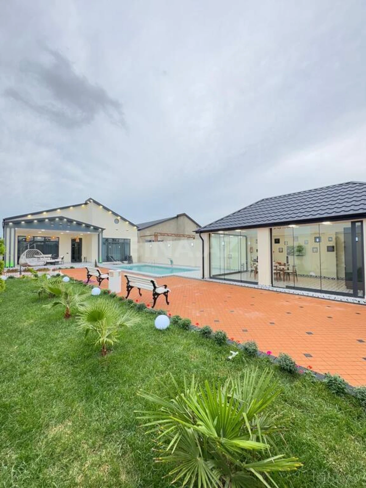 Satılır 4 otaqlı həyət evi 190 m²