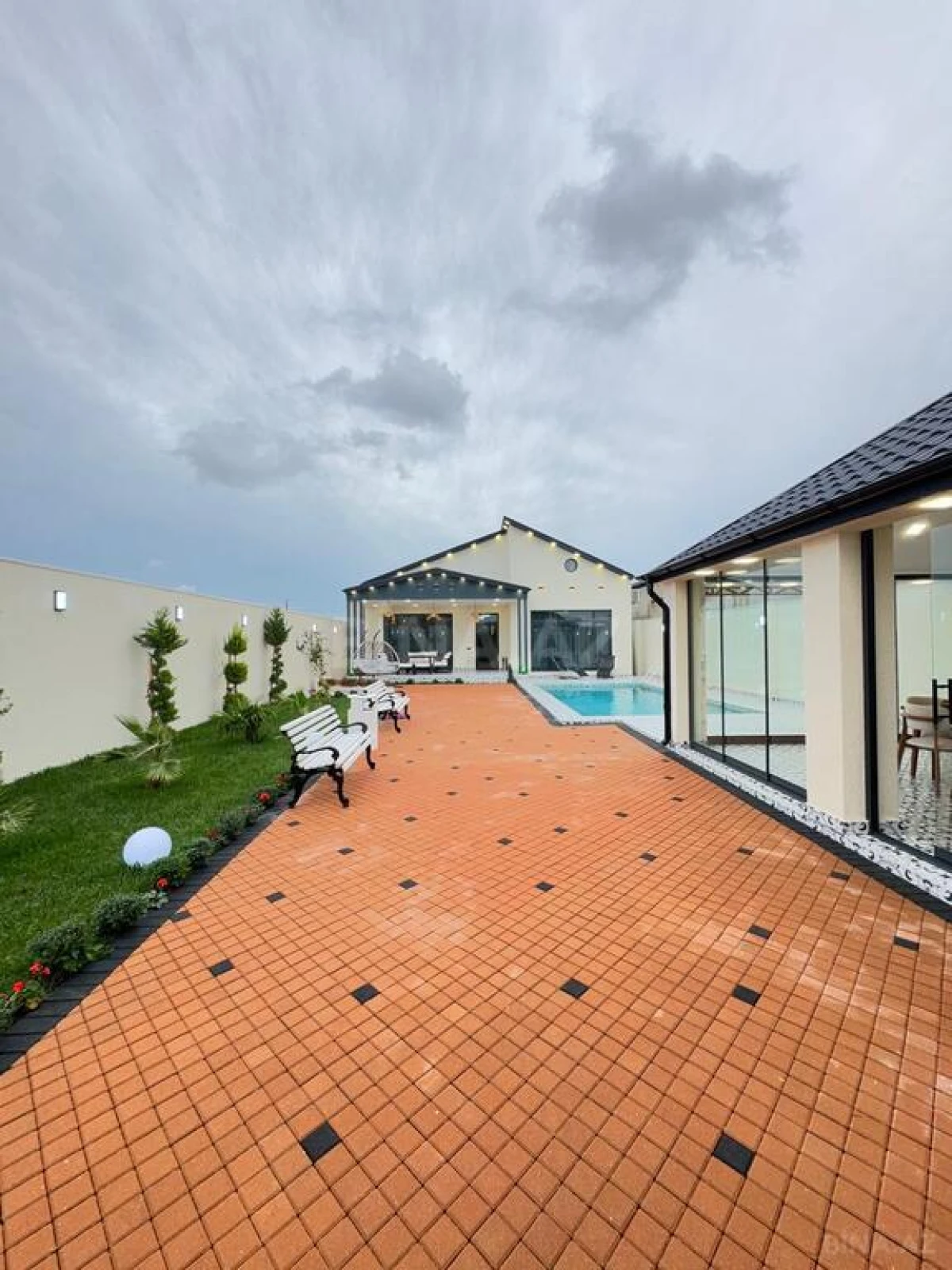 Satılır 4 otaqlı həyət evi 190 m²