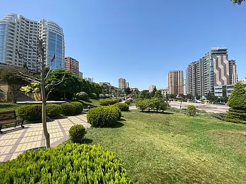 Satılır 3 otaqlı mənzil 128 m²