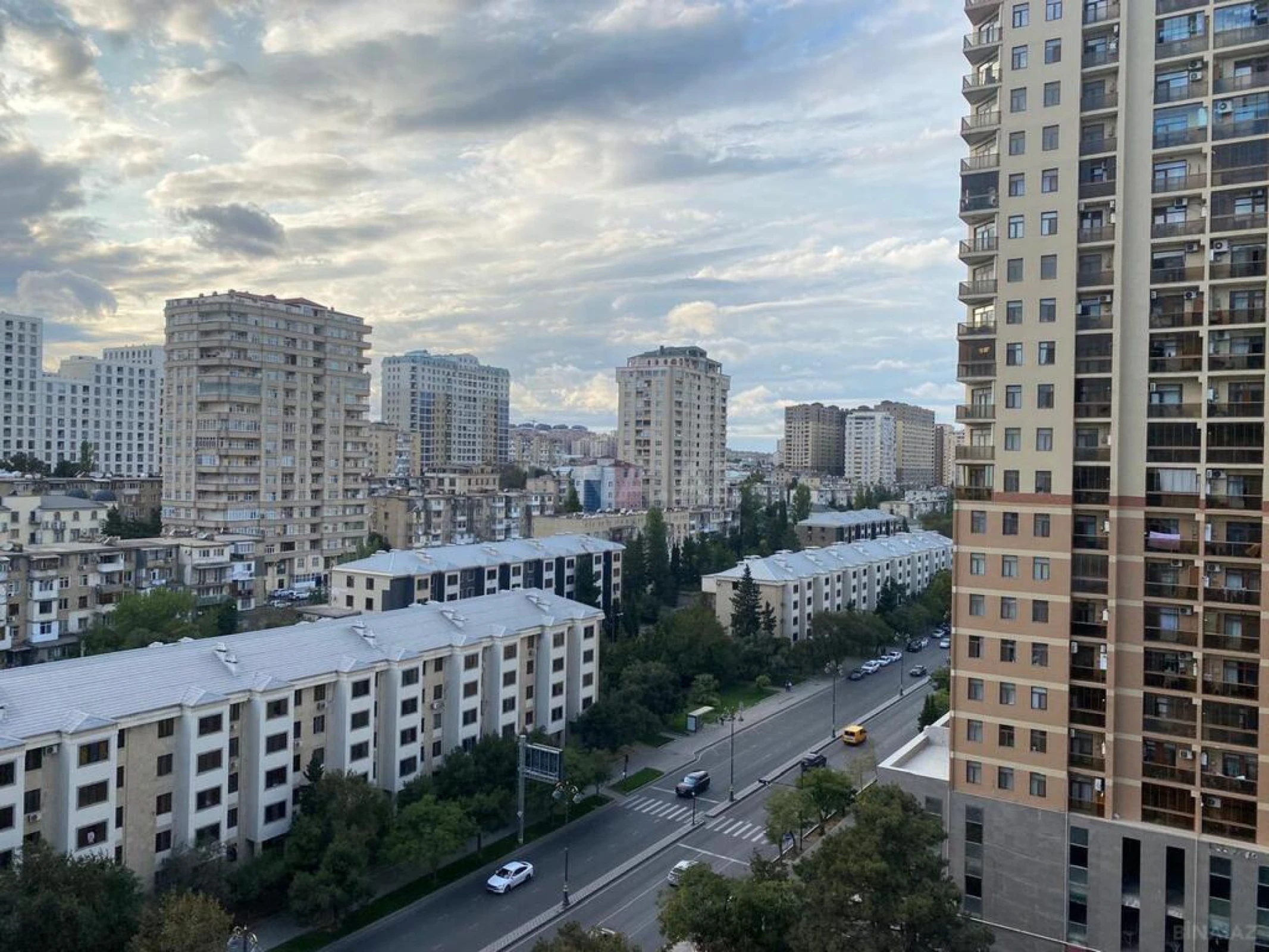 Satılır 3 otaqlı mənzil 128 m²