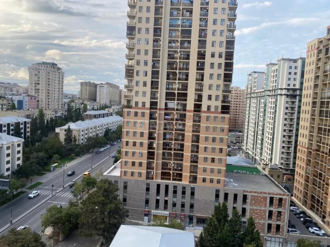 Satılır 3 otaqlı mənzil 128 m²