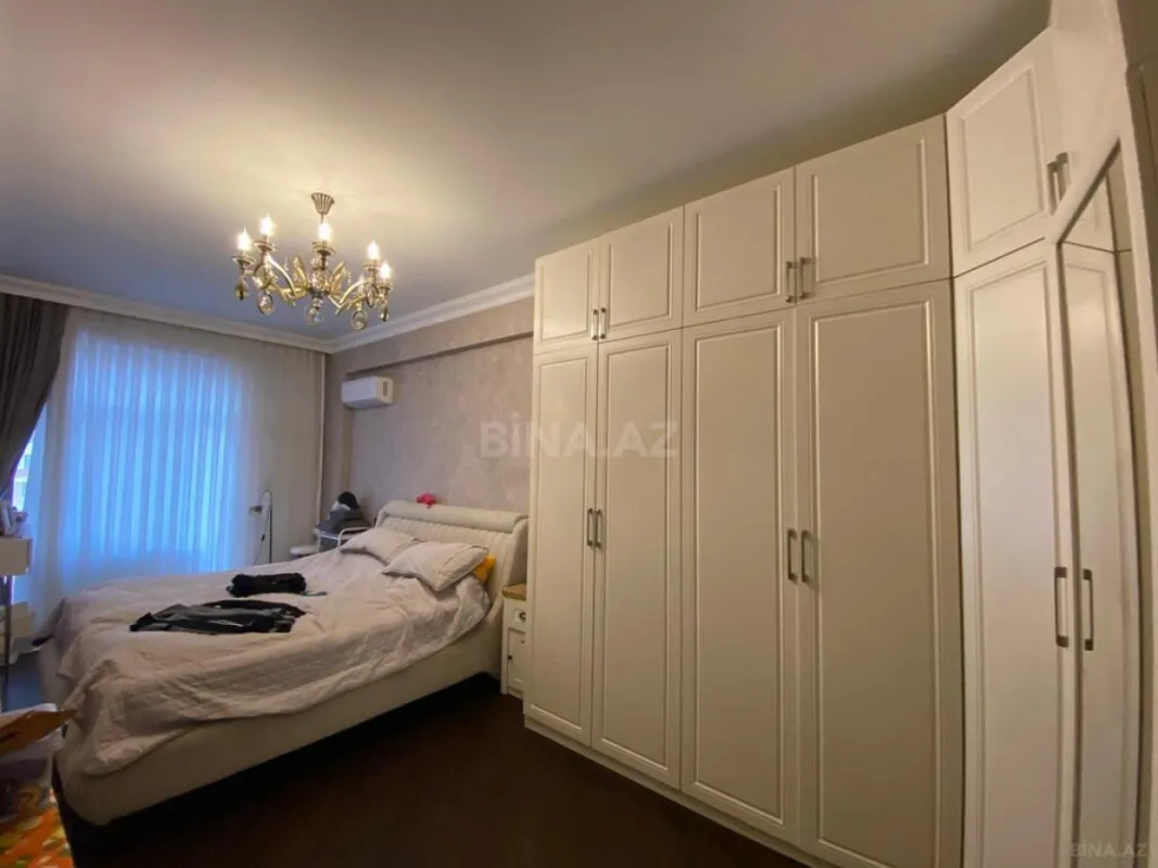 Satılır 3 otaqlı mənzil 128 m²