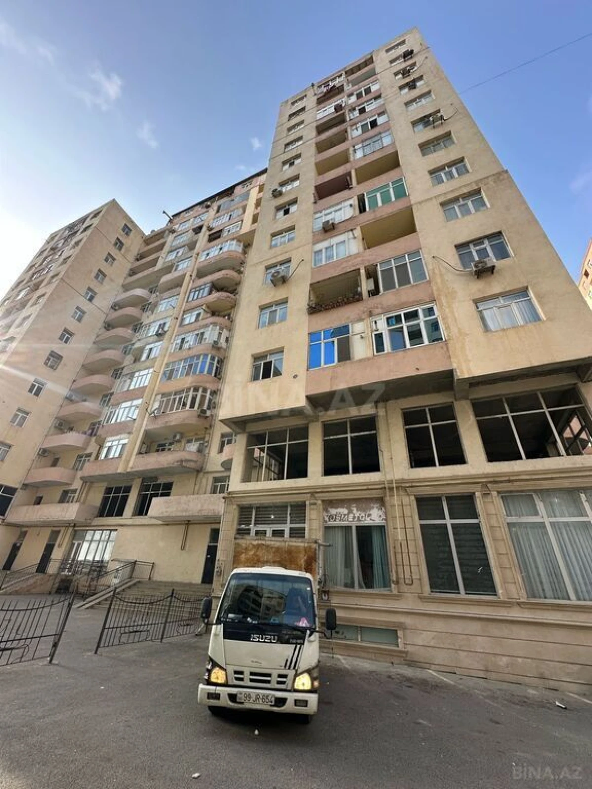 Satılır 3 otaqlı mənzil 115 m²