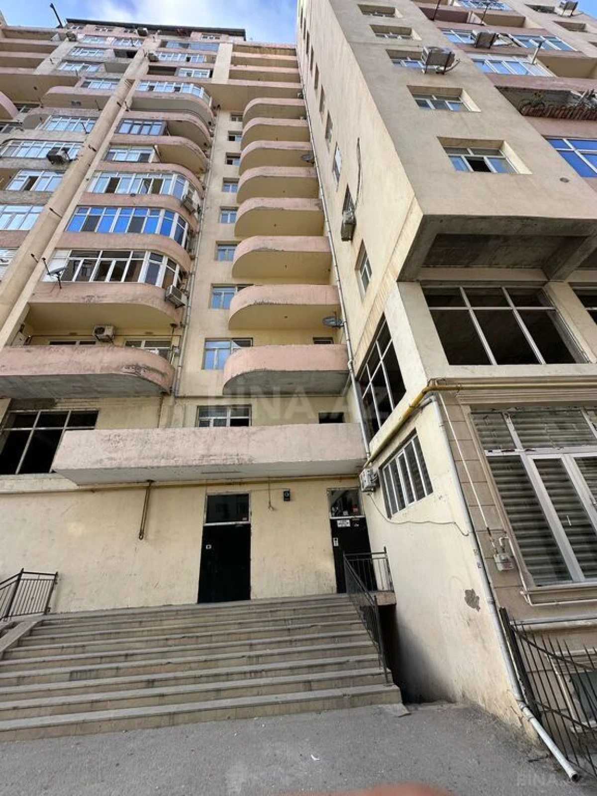 Satılır 3 otaqlı mənzil 115 m²