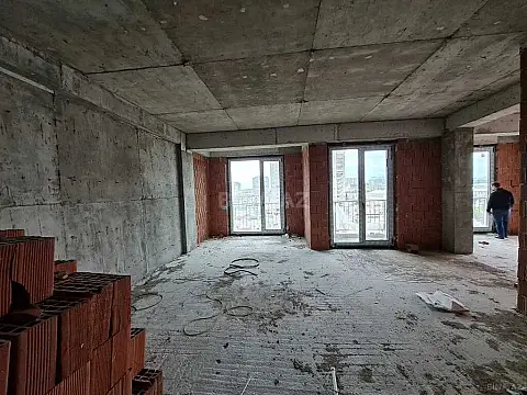 Satılır 5 otaqlı mənzil 267 m²
