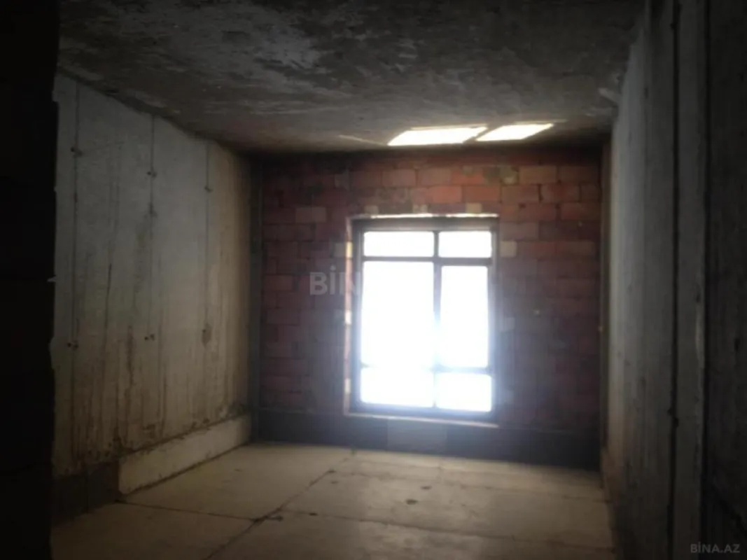 Satılır 5 otaqlı mənzil 267 m²