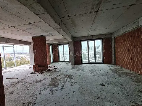 Satılır 5 otaqlı mənzil 267 m²
