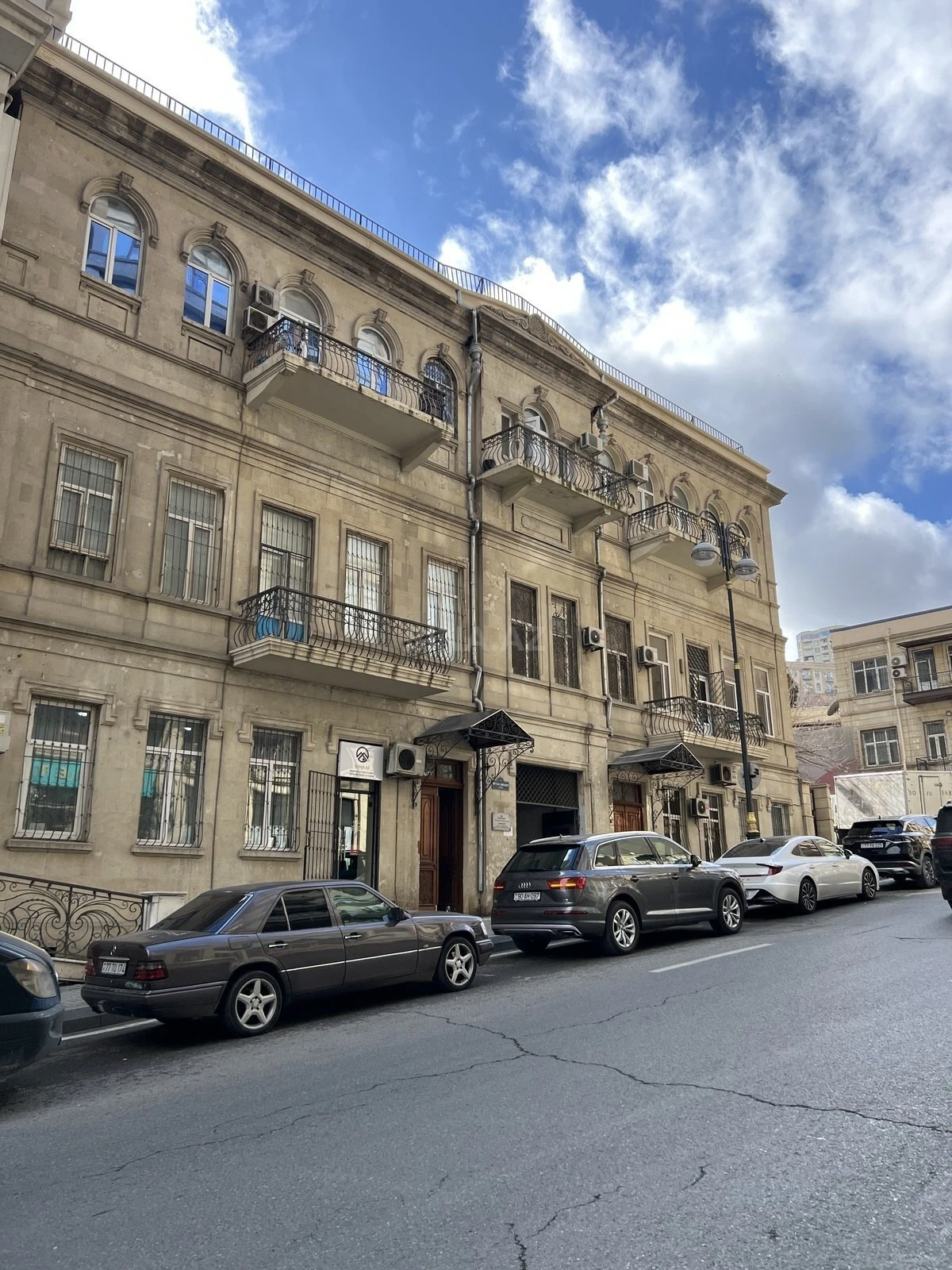 Kirayə verilir 2 otaqlı ofis 65 m²