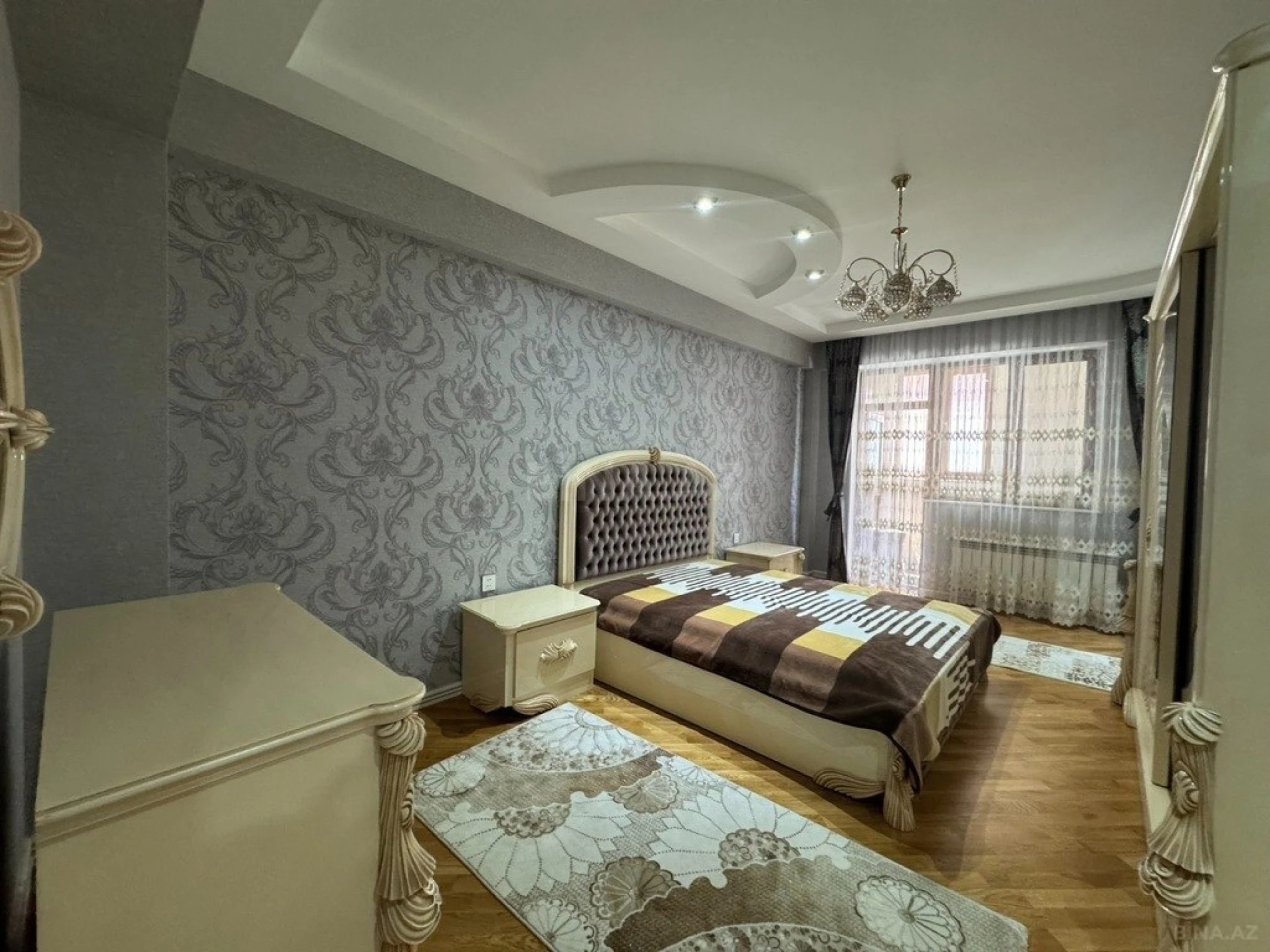 Satılır 3 otaqlı mənzil 140 m²
