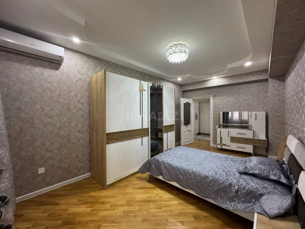 Satılır 3 otaqlı mənzil 140 m²