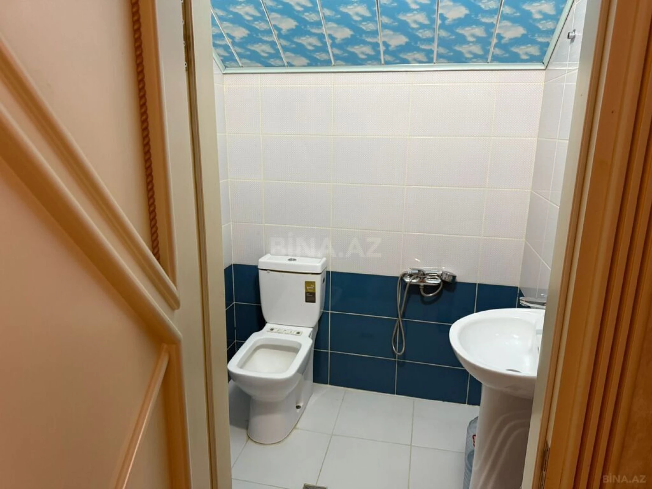 Satılır 10 otaqlı həyət evi 360 m²