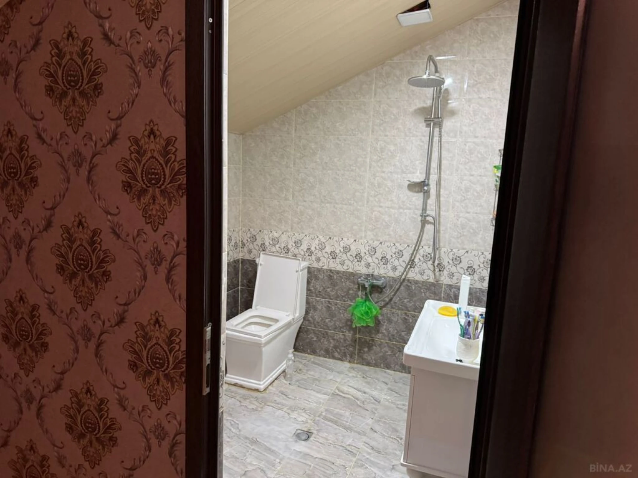 Satılır 10 otaqlı həyət evi 360 m²