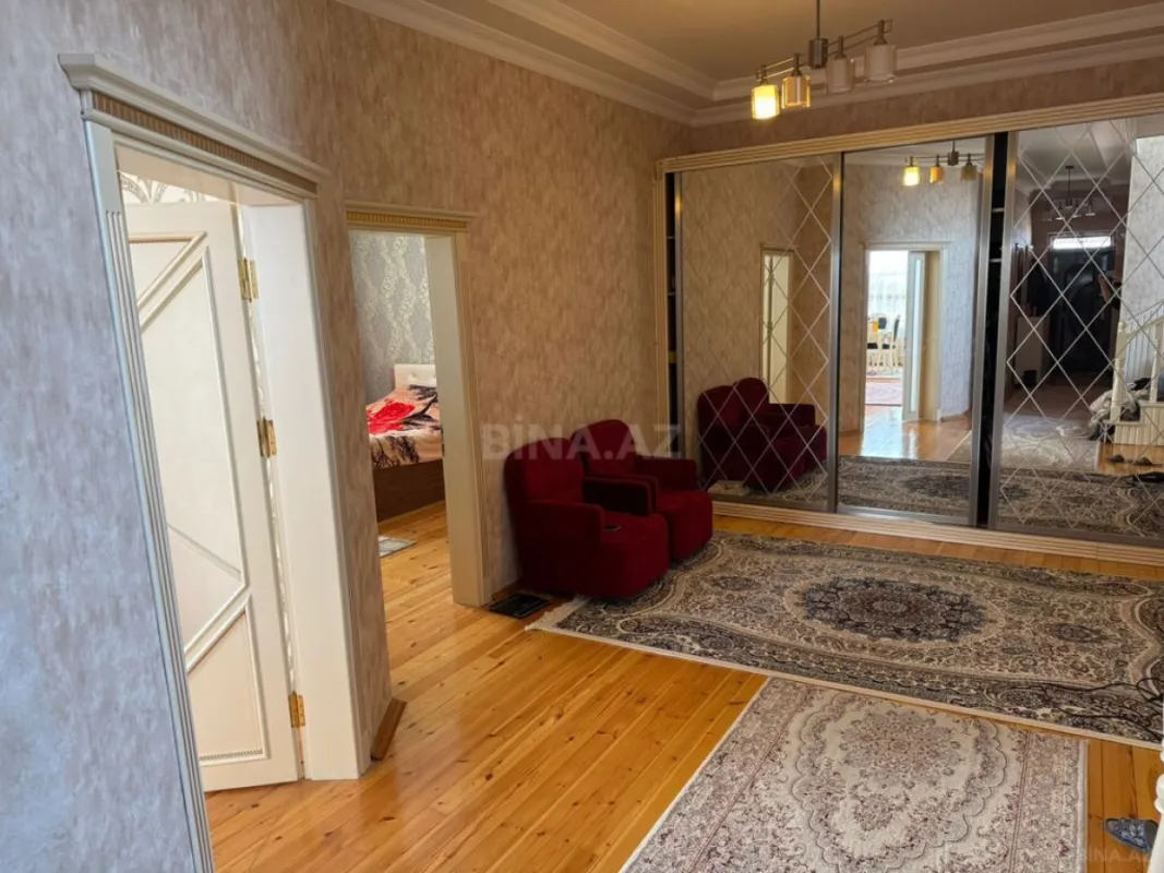 Satılır 10 otaqlı həyət evi 360 m²