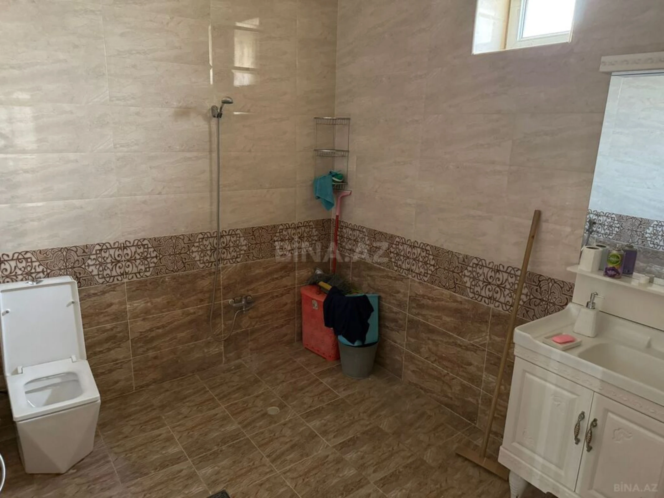 Satılır 10 otaqlı həyət evi 360 m²