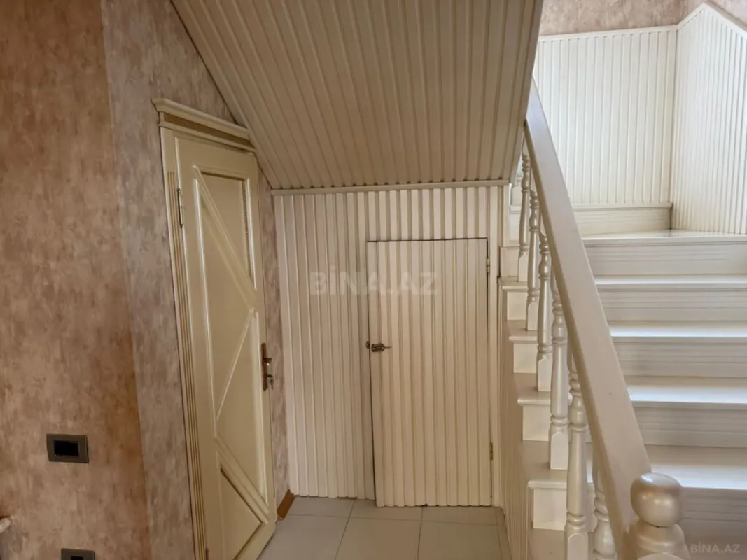 Satılır 10 otaqlı həyət evi 360 m²