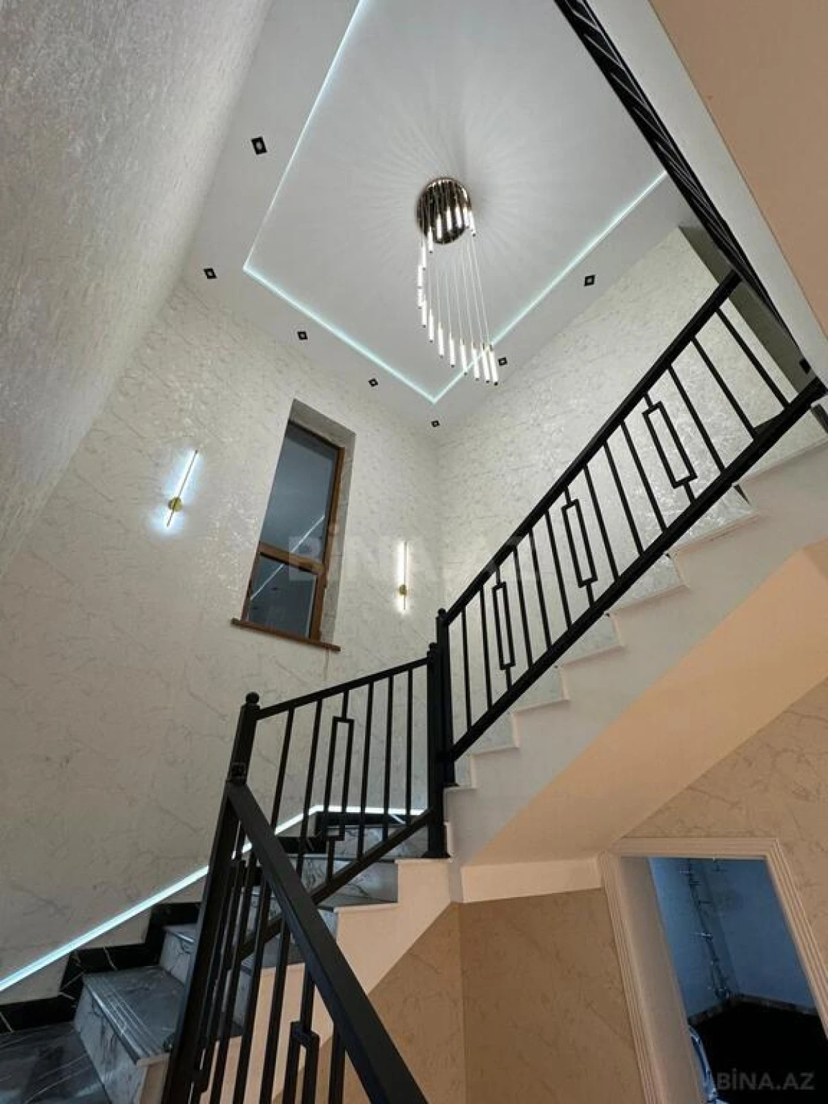 Satılır 6 otaqlı həyət evi 290 m²