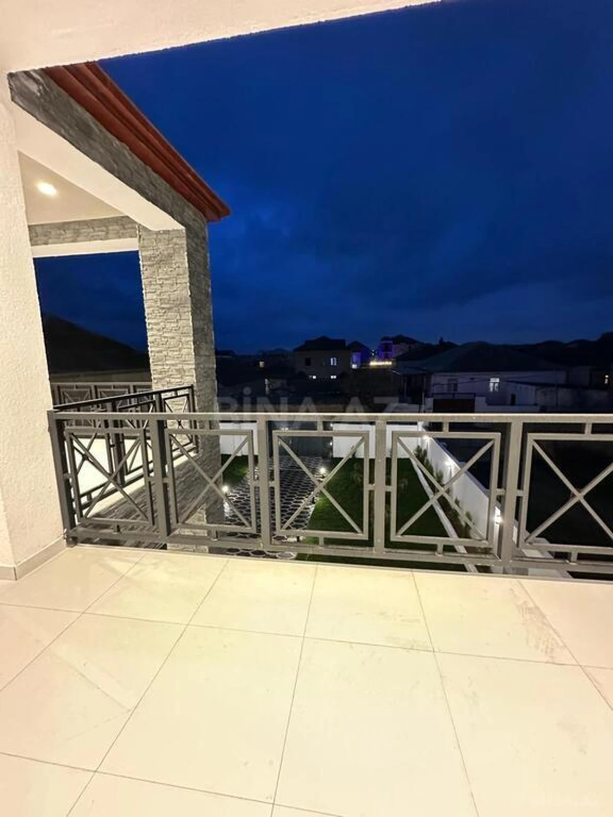 Satılır 6 otaqlı həyət evi 290 m²