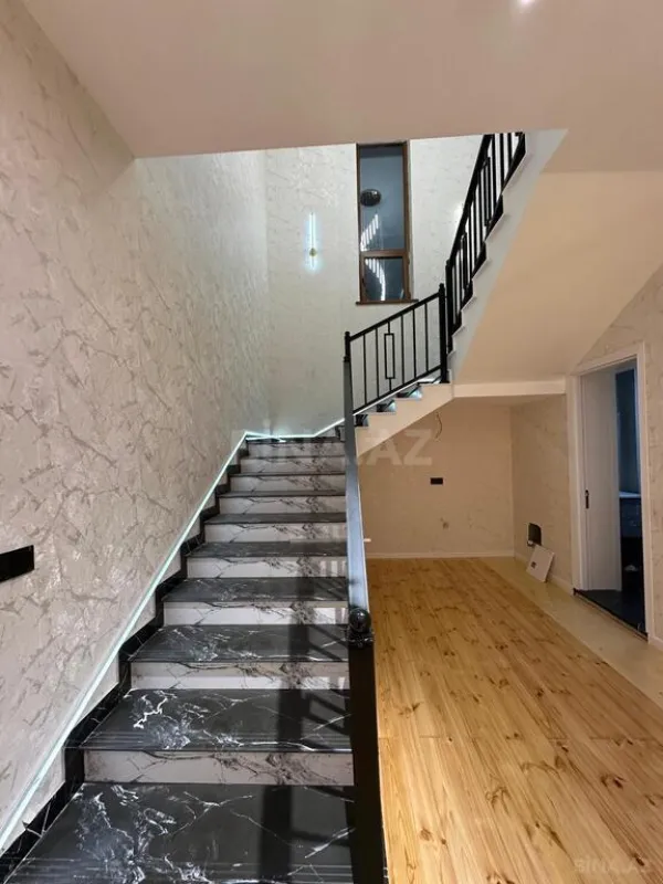 Satılır 6 otaqlı həyət evi 290 m²