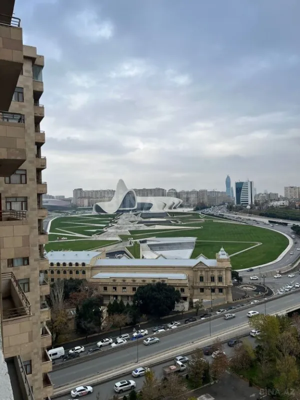 Kirayə verilir 3 otaqlı mənzil 145 m²