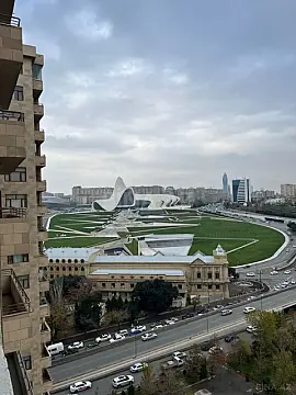 Kirayə verilir 3 otaqlı mənzil 145 m²